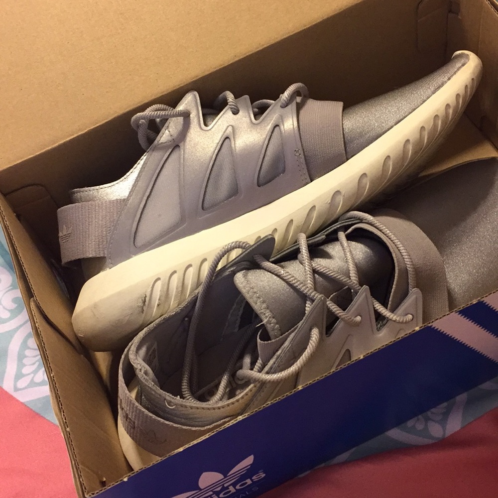 Adidas tubular viral